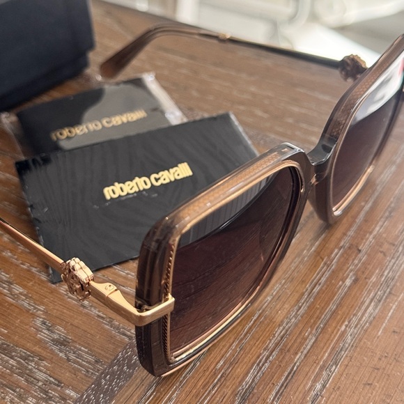 Roberto Cavalli Oversized Square Sunglasses in Gold with Gradient Gray Lenses main image 10